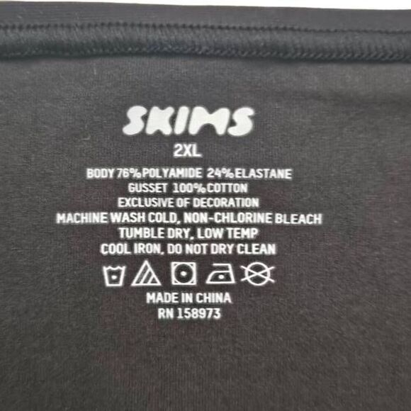 Skims panty Nwt - Picture 3 of 15